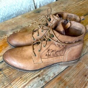 Aldo Lace-up Brown tan suede ankle Boots woman’s size 10